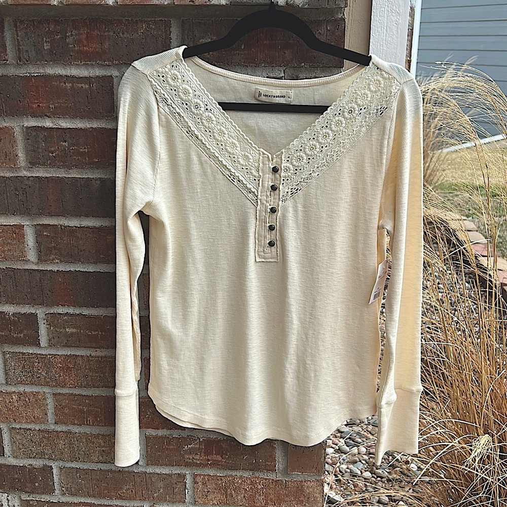 Lucky 🍀 Brand Ladies L Ivory top 1/4 button down & lace detail